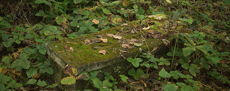 Go Medieval With These Easy-to-Make Fantasy Props: Foam Graves