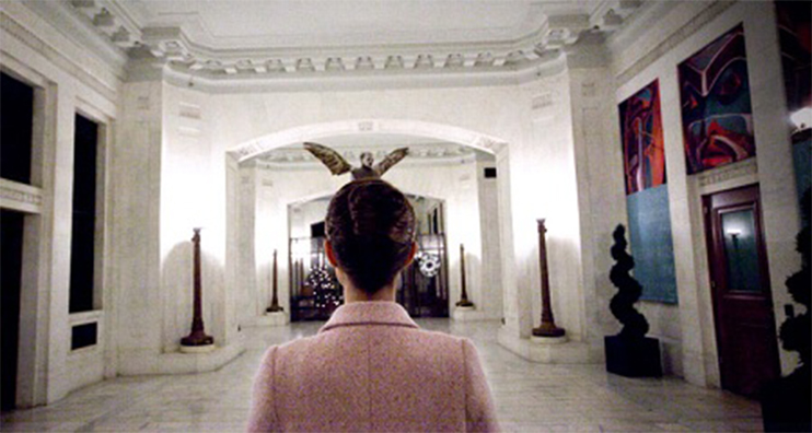 Composition Tactic: Intersecting Background Objects — Black Swan