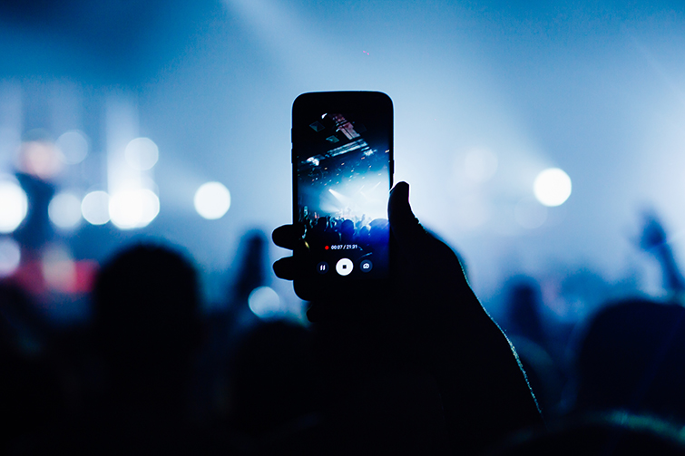 How Social Media Has Redefined the Aspect Ratio — Phone Video How Social Media Has Redefined the Aspect Ratio — Phone Video