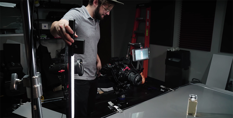 Cinematography Techniques: A Complete Guide to Product Shots — Light Reflections