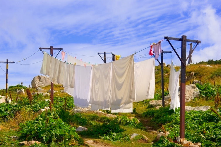 Are Bedsheets a Viable Option for Low-Budget Light Diffusion? — Sheets on a Clothesline Are Bedsheets a Viable Option for Low-Budget Light Diffusion? — Sheets on a Clothesline