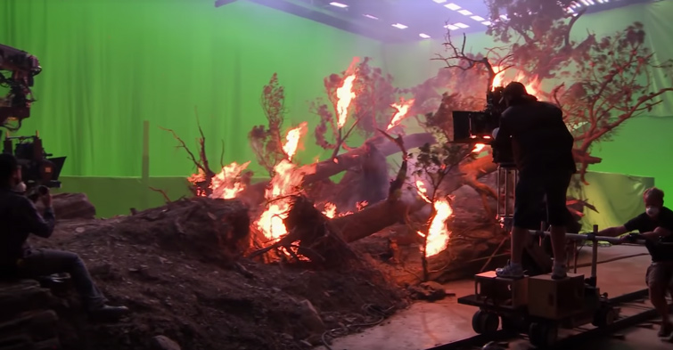 Filming The Hobbit fire scene on a green screen
