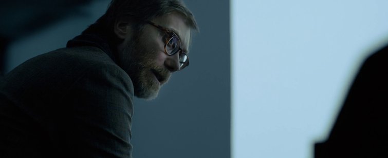 3 Strange Angles to Liven up Your Dialogue Scenes - Stephen Merchant 3 Strange Angles to Liven up Your Dialogue Scenes - Stephen Merchant