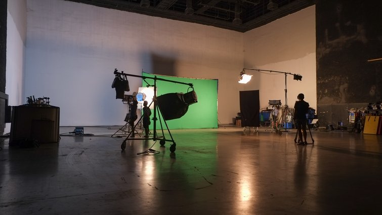 5 Tips to Maximize the iPhone 11’s Filmmaking Capabilities — Lighting a Scene 5 Tips to Maximize the iPhone 11’s Filmmaking Capabilities — Lighting a Scene