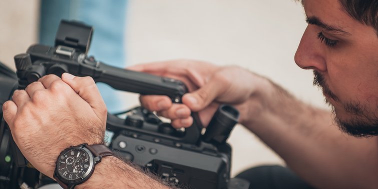 The Rules of Cinema Verite Documentary Filmmaking — The Truthful Camera The Rules of Cinema Verite Documentary Filmmaking — The Truthful Camera