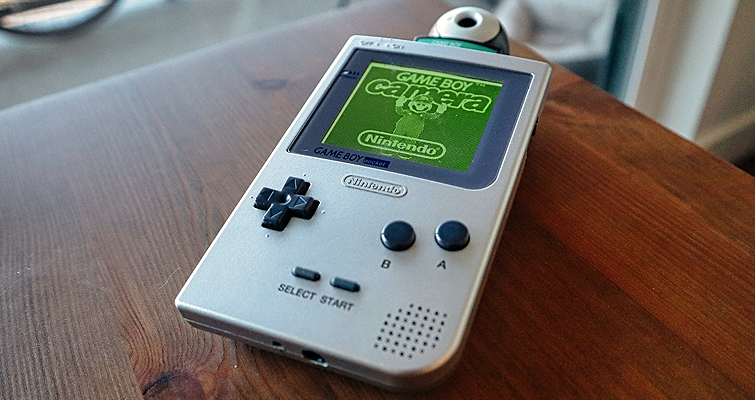 The Retro Future Builds a Dual-Screen Nintendo Game Boy Advance SP for No  Reason 