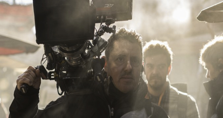 Greig Fraser on the set of Rogue One with the ARRI ALEXA 65 on his shoulder