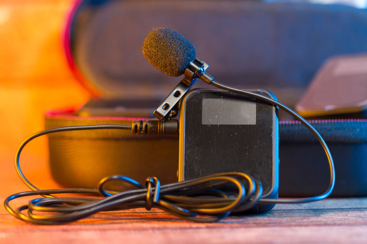 Close up on wireless microphones for modern video recording